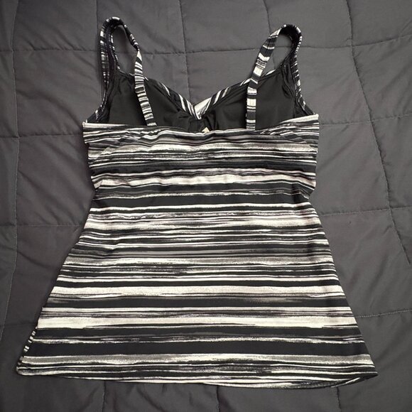 Lands' End V-Neck Wrap Underwire Tankini Swimsuit Top - Size: 8 Long - NWT - Picture 2 of 12